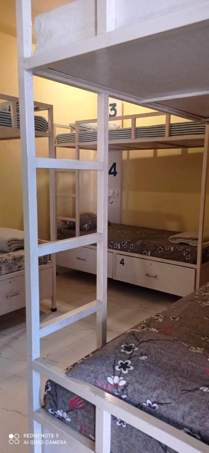 Hashtag Traveler'S Hostel Lucknow Buitenkant foto