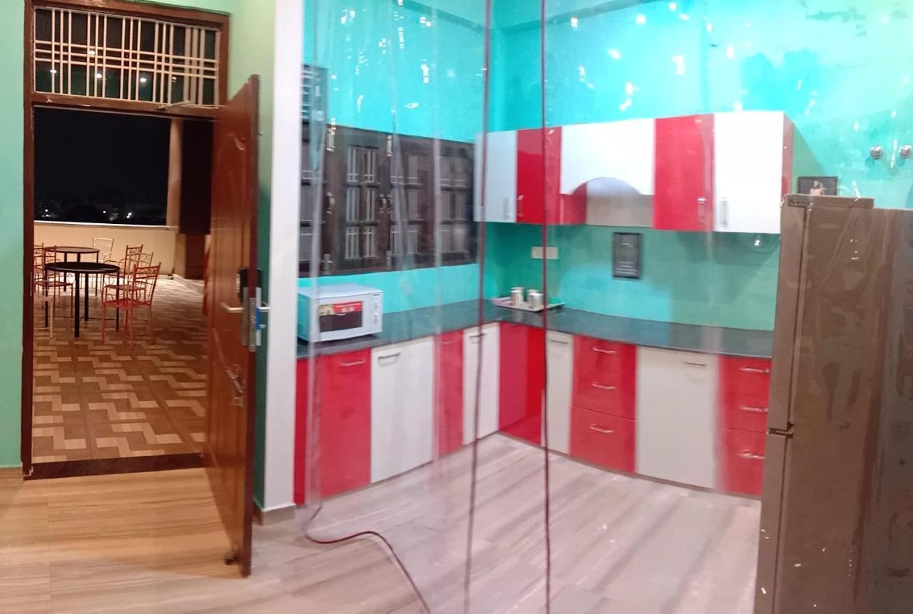 Hashtag Traveler'S Hostel Lucknow Buitenkant foto