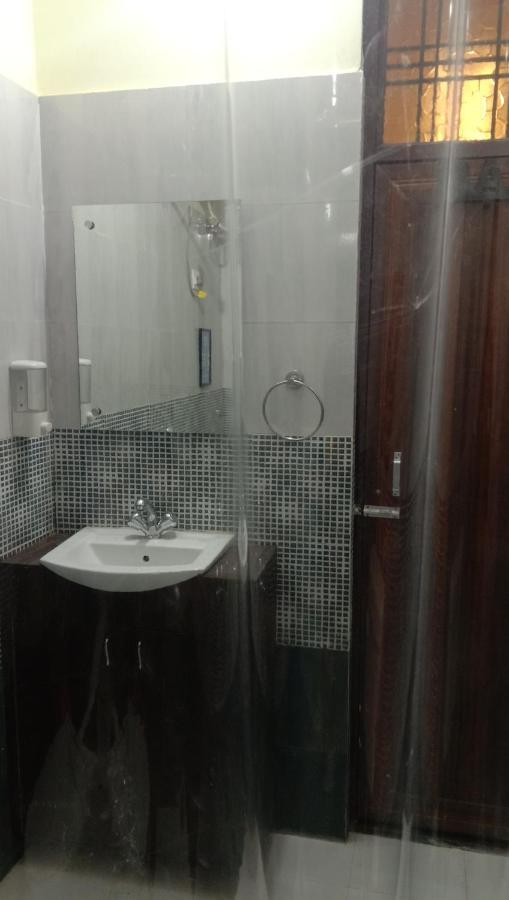 Hashtag Traveler'S Hostel Lucknow Buitenkant foto