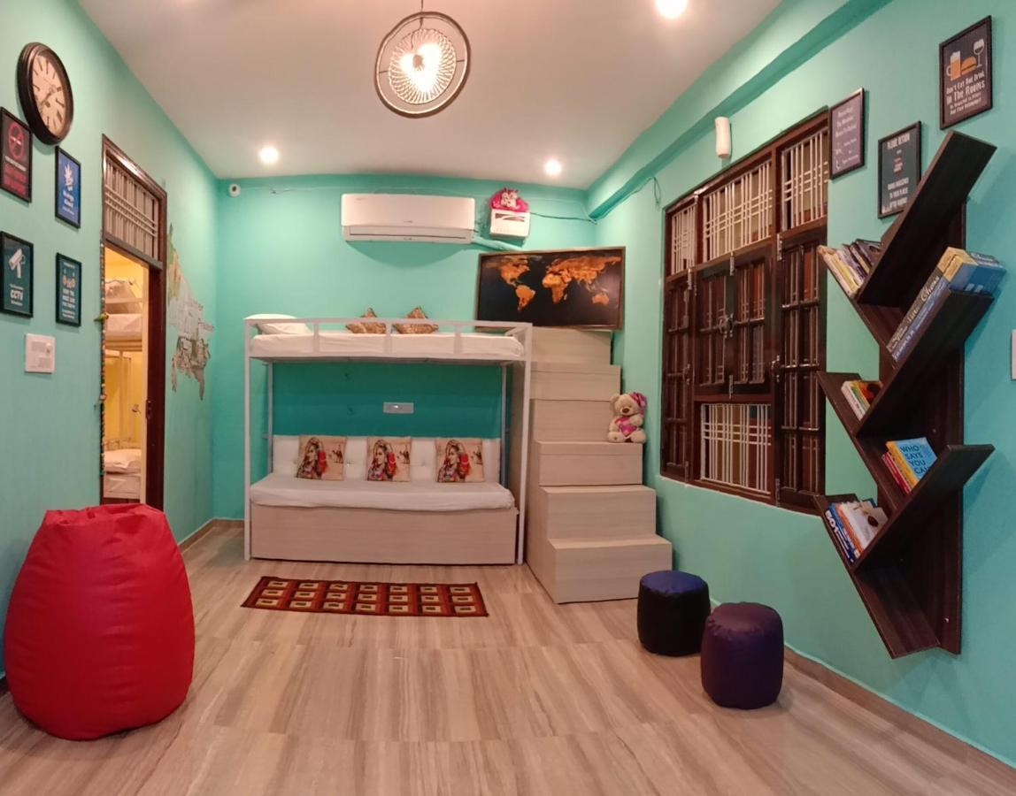 Hashtag Traveler'S Hostel Lucknow Buitenkant foto